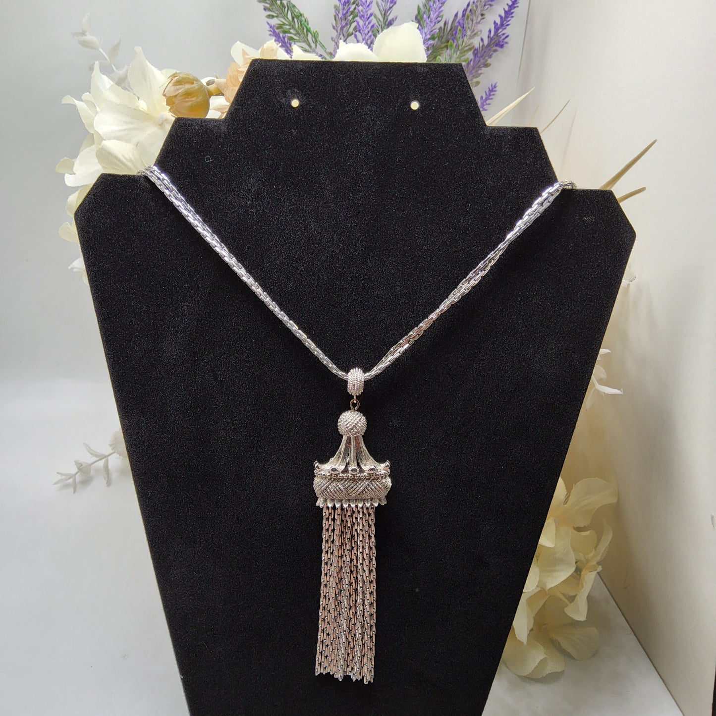 Vintage 1973 Monet Pagoda Tassel Traviata Necklace