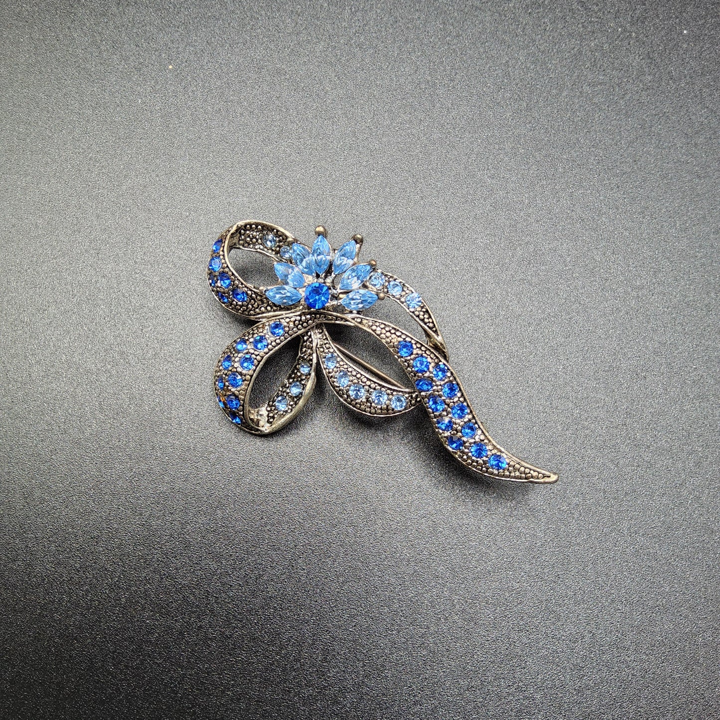 Vintage Blue Rhinestone Brooch Silver tone Ribbon