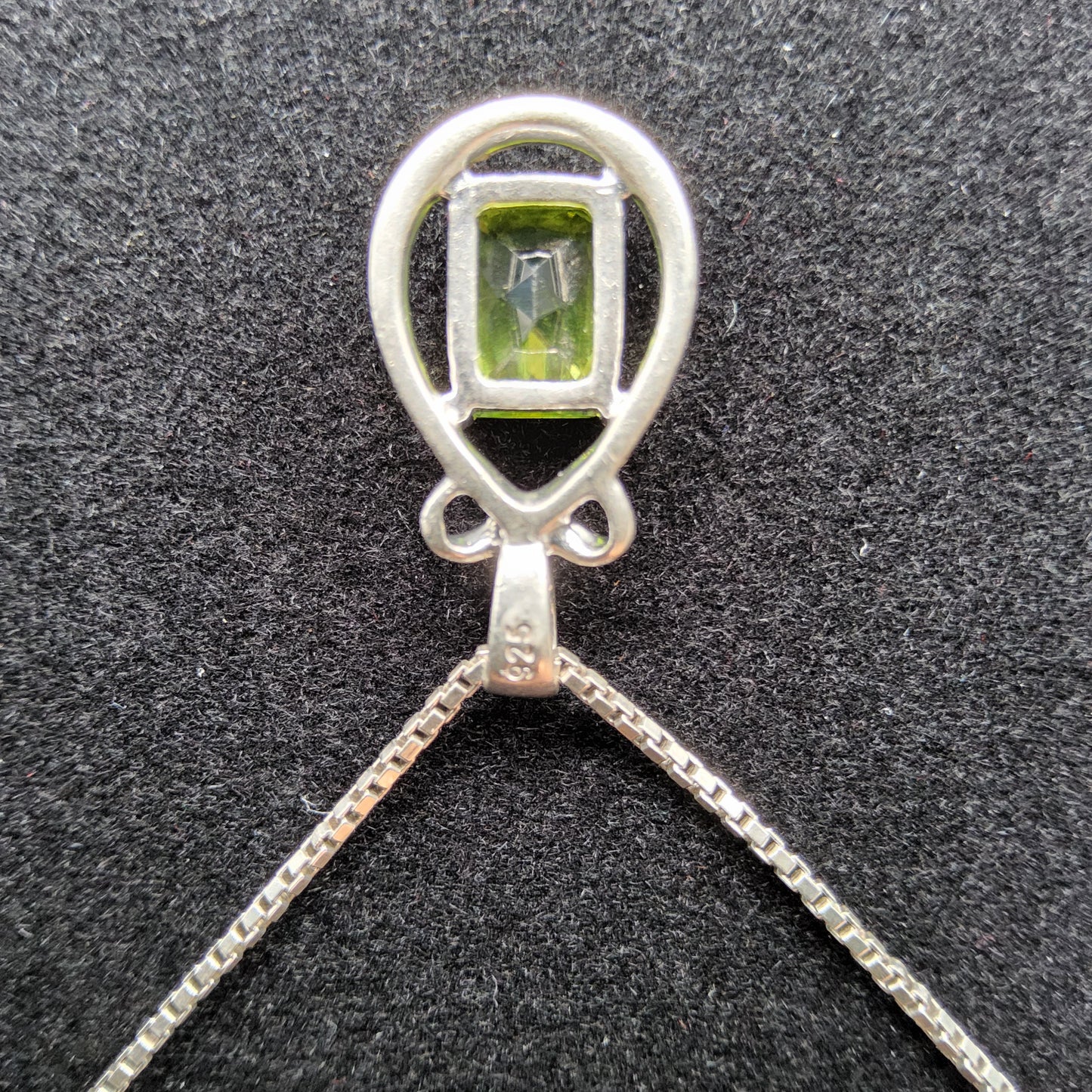 Peridot Pendant marked 925 and 925 box chain from Italy